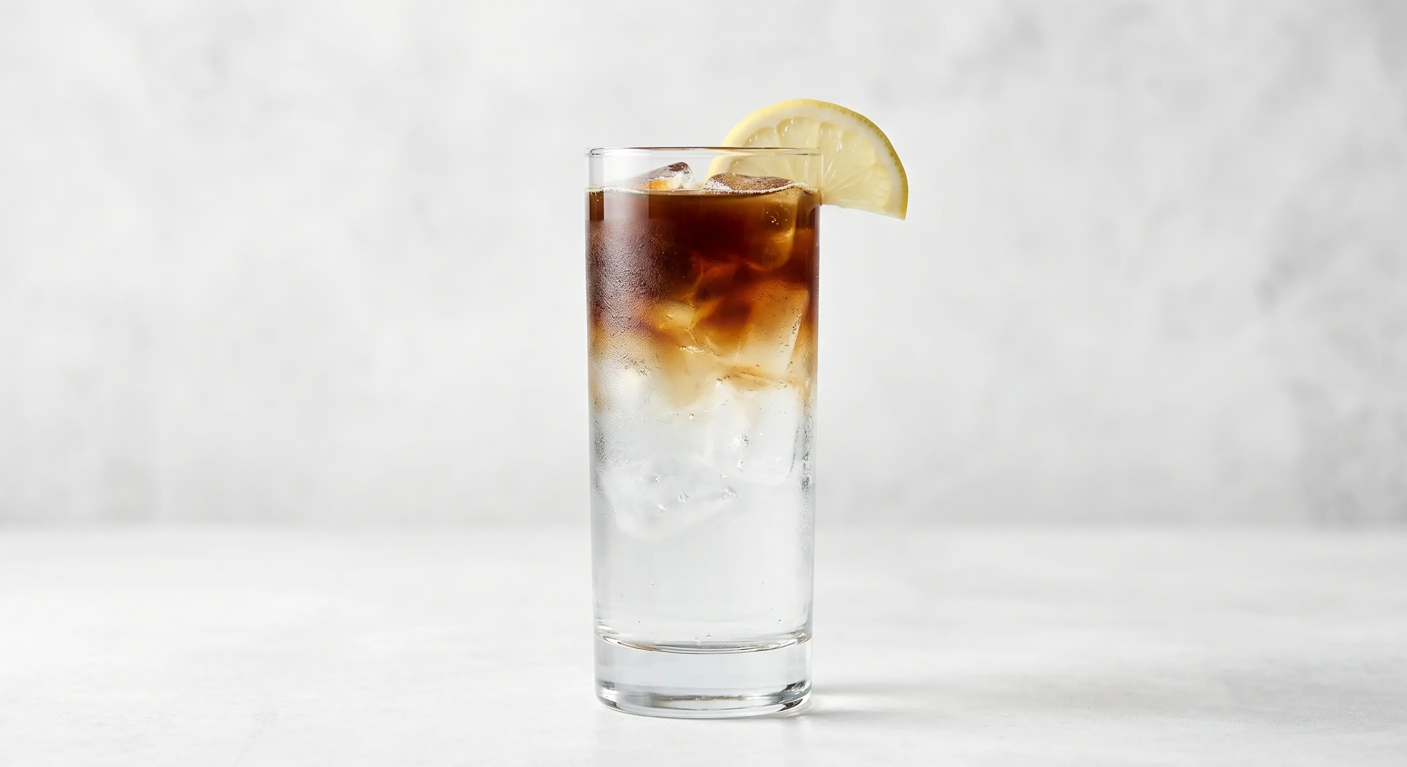 Receta Cold Brew Tonic con naranja y agua tónica usando concentrado Bosque Arábica